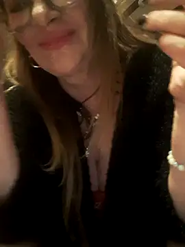 gildamilf online show from 11/17/25, 04:44