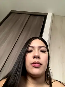 Latina vanessa online show from 11/18/25, 10:13
