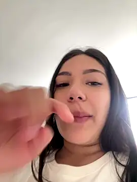 Latina vanessa online show from 12/16/25, 06:23