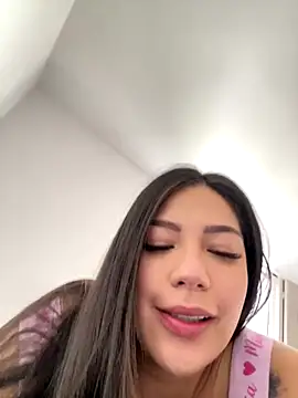 Latina vanessa online show from 12/20/25, 12:41