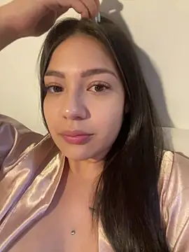 Latina vanessa online show from 04/13/26, 08:46