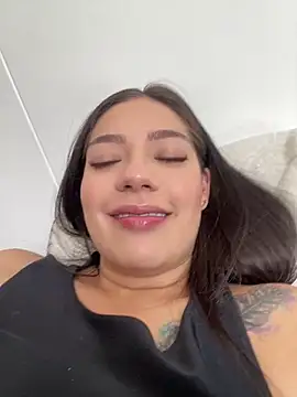 Latina vanessa online show from 11/17/25, 07:07