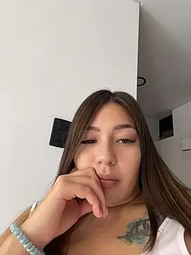 Snapshot of Latina_vanessa chatting on 06/17/26, 06:29 Latina vanessa online show from 06/17/26, 06:29