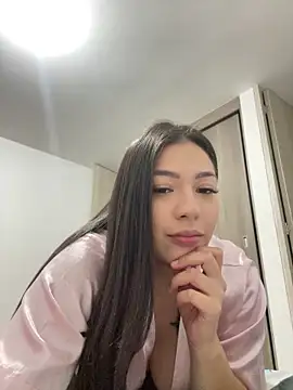 Latina vanessa online show from 11/24/25, 11:49