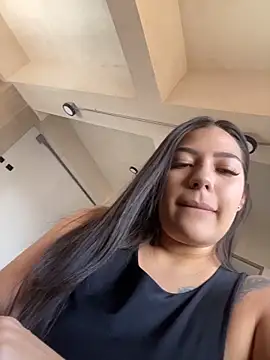 Latina vanessa online show from 05/15/26, 06:17