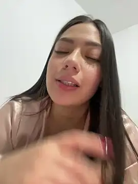 Latina vanessa online show from 02/13/26, 02:22