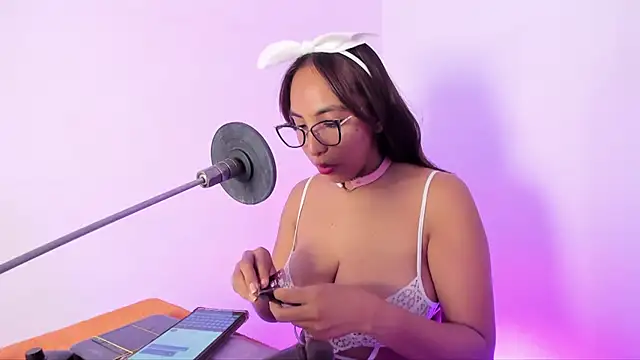 Snapshot of Leticia_brownn1 chatting on 02/27/26, 07:35 Leticia brownn1 online show from 02/27/26, 07:35