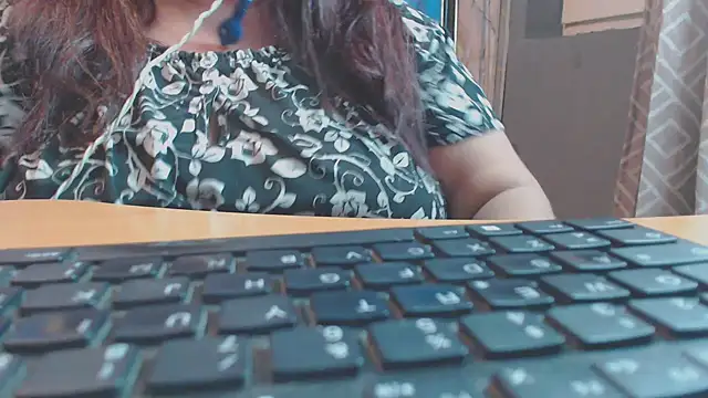 Snapshot of bbwxxx70 chatting on 10/09/25, 09:48 bbwxxx70 online show from 10/09/25, 09:48