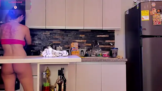 Snapshot of Amypond__ chatting on 01/17/26, 04:27 Amypond online show from 01/17/26, 04:27