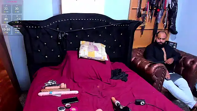 August-Sophie online show from 11/25/25, 02:45