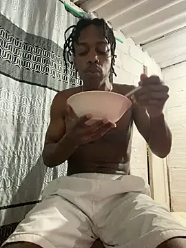 Larry-n-clouds online show from 12/15/25, 10:43