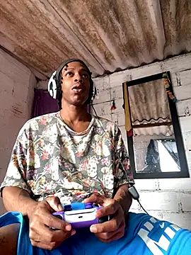 Larry-n-clouds online show from 11/28/25, 05:02