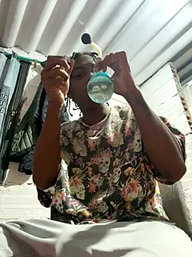 Larry-n-clouds online show from 11/25/25, 03:40