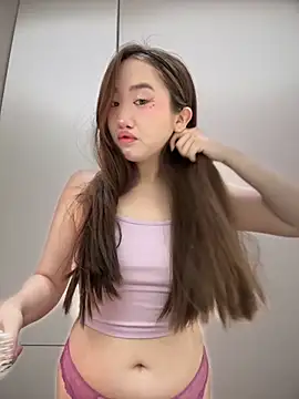 Snapshot of Asianpie_ chatting on 10/27/25, 12:11 Asianpie online show from 10/27/25, 12:11