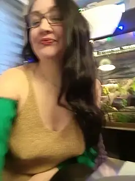 Snapshot of CamilleDesire chatting on 03/20/25, 05:47 CamilleDesire online show from 03/20/25, 05:47