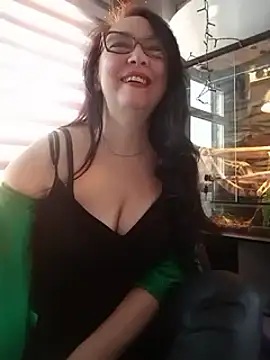 Snapshot of CamilleDesire chatting on 03/05/25, 05:08 CamilleDesire online show from 03/05/25, 05:08