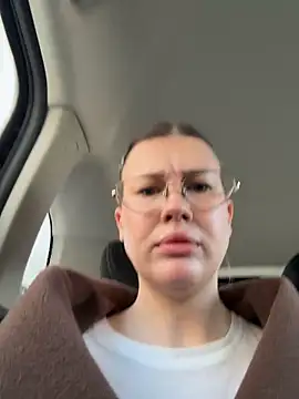 RinaCat online show from 03/31/26, 05:20