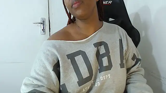 IceBellaCane313 online show from 11/16/25, 04:39