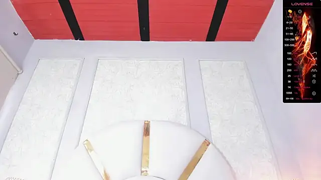 Snapshot of Donnapaul chatting on 10/15/25, 12:35 Donnapaul online show from 10/15/25, 12:35