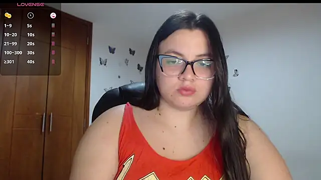 Snapshot of Sarahros1 chatting on 10/17/25, 03:21 Sarahros1 online show from 10/17/25, 03:21
