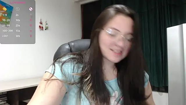 Snapshot of Sarahros1 chatting on 12/21/24, 03:25 Sarahros1 online show from 12/21/24, 03:25