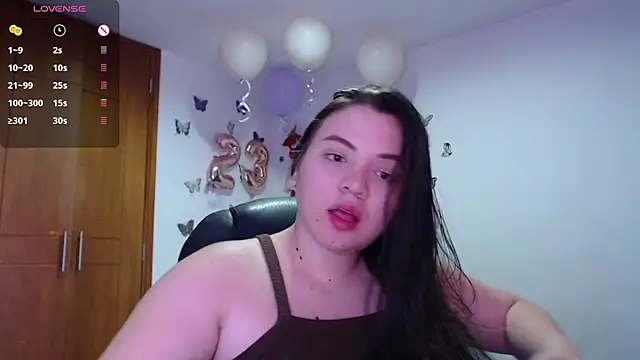 Snapshot of Sarahros1 chatting on 12/06/24, 01:57 Sarahros1 online show from 12/06/24, 01:57