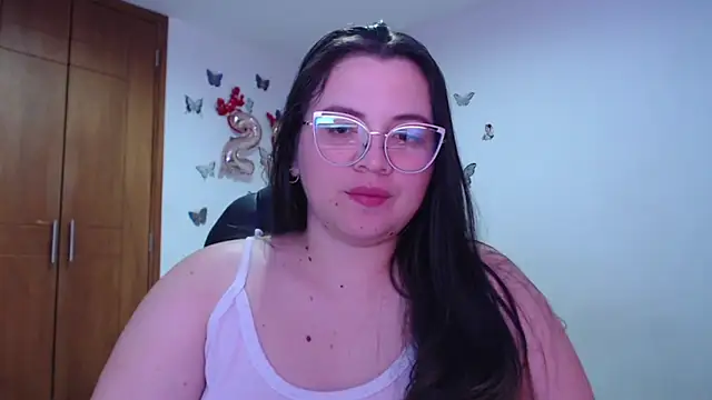 Snapshot of Sarahros1 chatting on 01/09/25, 01:18 Sarahros1 online show from 01/09/25, 01:18