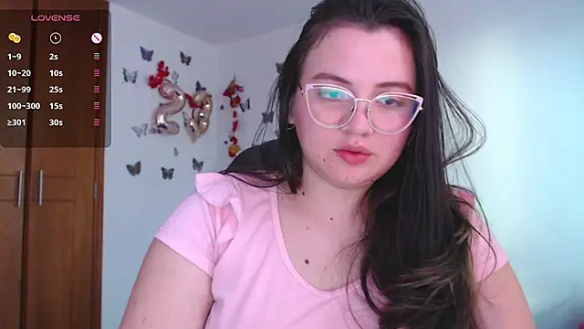 Snapshot of Sarahros1 chatting on 02/18/25, 10:58 Sarahros1 online show from 02/18/25, 10:58