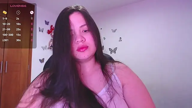 Snapshot of Sarahros1 chatting on 02/26/25, 01:46 Sarahros1 online show from 02/26/25, 01:46
