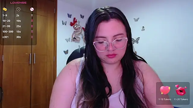 Snapshot of Sarahros1 chatting on 01/24/25, 04:05 Sarahros1 online show from 01/24/25, 04:05