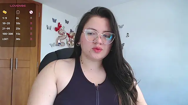 Snapshot of Sarahros1 chatting on 02/20/25, 03:52 Sarahros1 online show from 02/20/25, 03:52