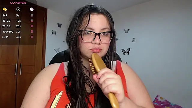 Snapshot of Sarahros1 chatting on 09/11/25, 04:12 Sarahros1 online show from 09/11/25, 04:12