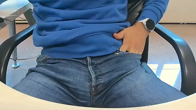 alessandroman2114 online show from 10/30/25, 11:30