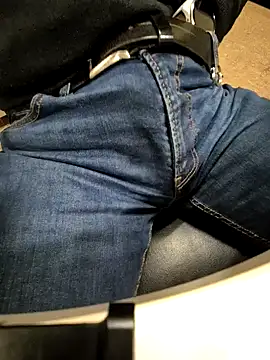 alessandroman2114 online show from 12/17/25, 06:02