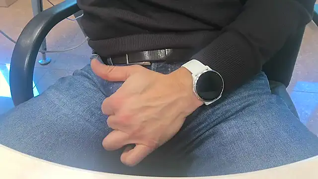 alessandroman2114 online show from 04/01/26, 04:37