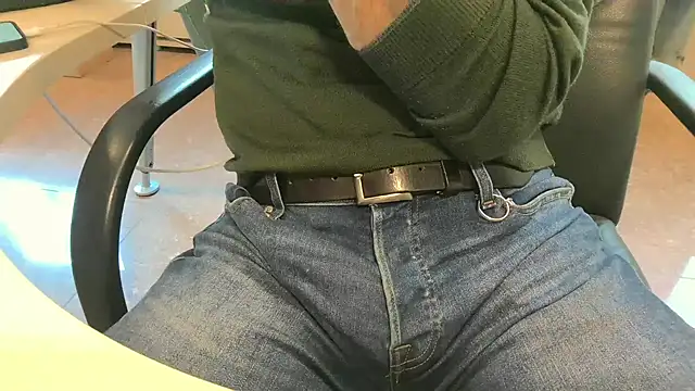 alessandroman2114 online show from 04/03/26, 04:46