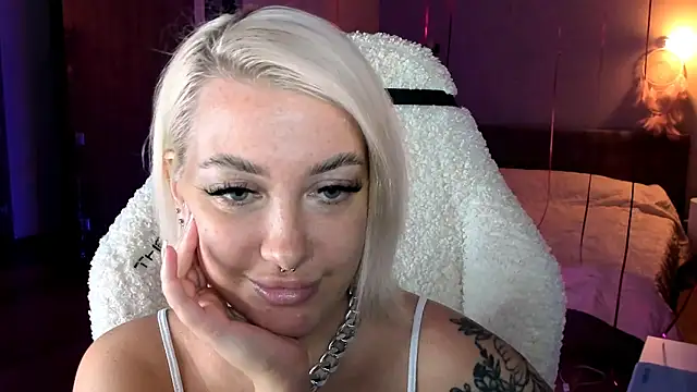 Snapshot of tykioty_Miley chatting on 03/02/25, 03:19 tykioty Miley online show from 03/02/25, 03:19