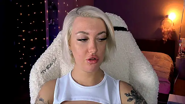 Snapshot of tykioty_Miley chatting on 12/13/24, 03:32 tykioty Miley online show from 12/13/24, 03:32