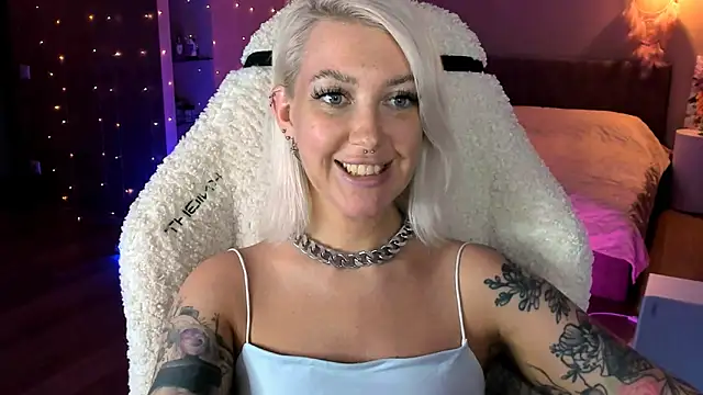 Snapshot of tykioty_Miley chatting on 11/19/25, 02:39 tykioty Miley online show from 11/19/25, 02:39