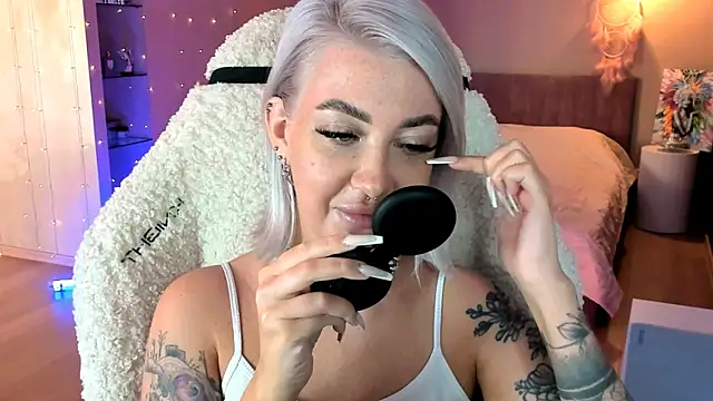 Snapshot of tykioty_Miley chatting on 10/25/25, 11:31 tykioty Miley online show from 10/25/25, 11:31