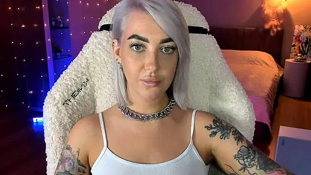 Snapshot of tykioty_Miley chatting on 10/23/25, 03:21 tykioty Miley online show from 10/23/25, 03:21