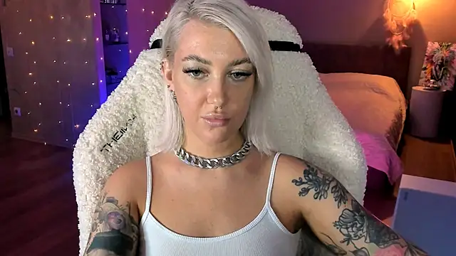 Snapshot of tykioty_Miley chatting on 11/08/25, 11:03 tykioty Miley online show from 11/08/25, 11:03