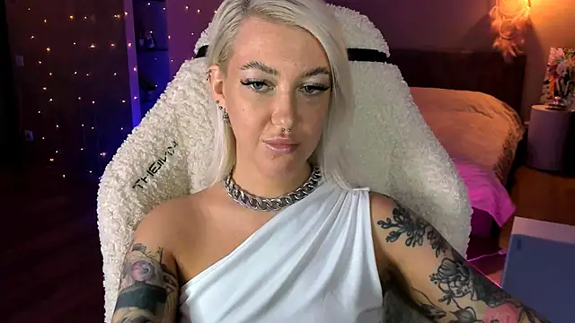 Snapshot of tykioty_Miley chatting on 11/17/25, 11:03 tykioty Miley online show from 11/17/25, 11:03