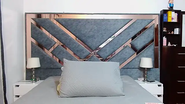 KarlaTesg online show from 10/21/25, 10:14