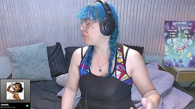 Eli666uwu online show from 12/22/25, 10:48