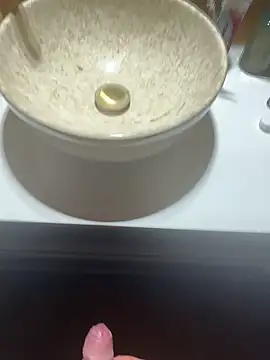 Snapshot of AreiasTuga chatting on 10/26/25, 09:48 AreiasTuga online show from 10/26/25, 09:48