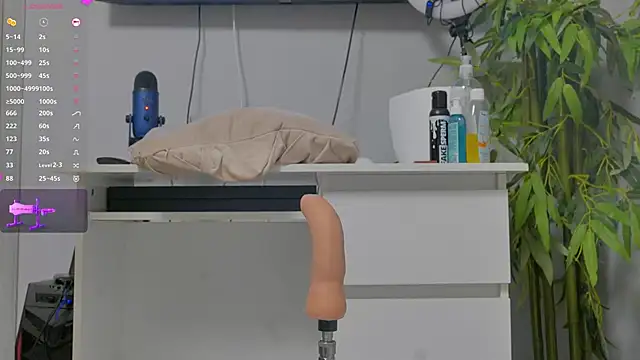 luckyalice  online show from 11/06/25, 08:02