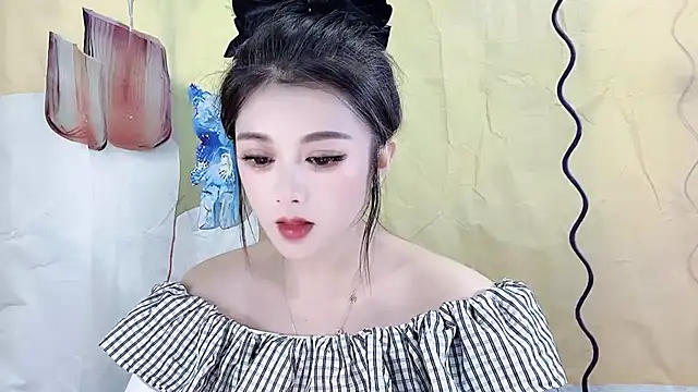 Snapshot of VIWVI chatting on 10/15/25, 05:28 VIWVI online show from 10/15/25, 05:28