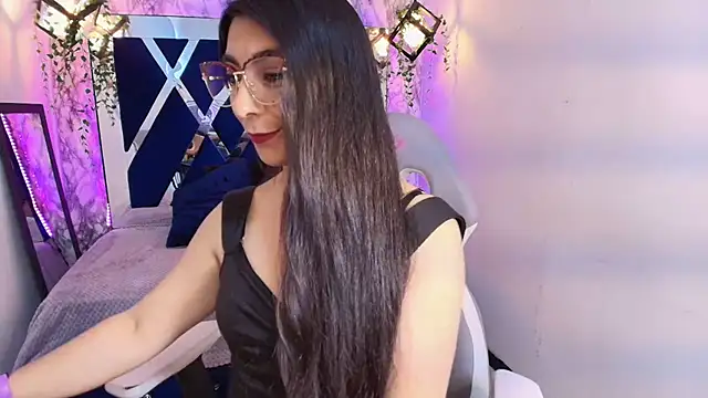 Karla hernandez  online show from 09/24/25, 12:00