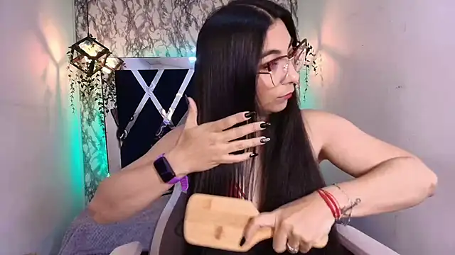 Karla hernandez  online show from 10/28/25, 11:31